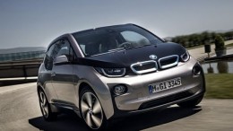 2014 BMW i3 front passenger side view