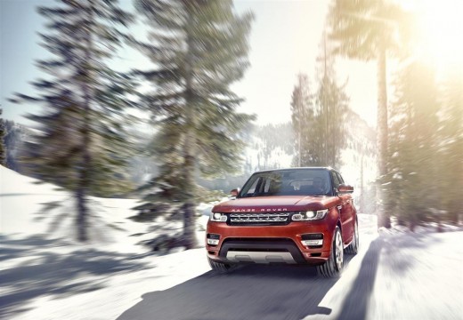 2014 Range Rover "feels like home" on snow (front speed view).