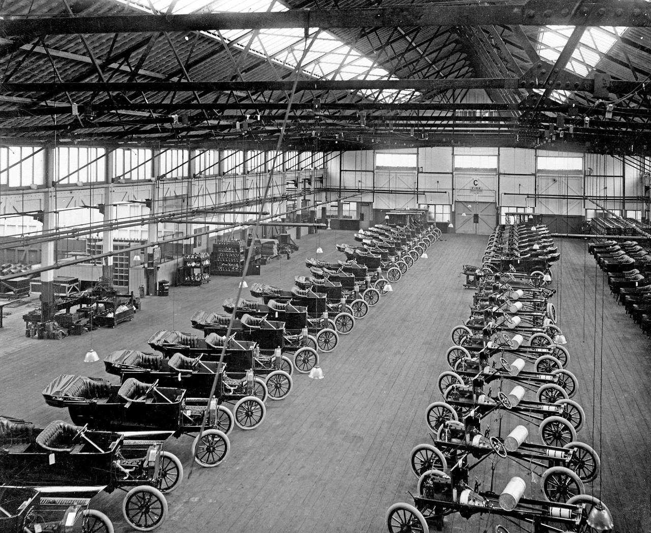 Ford-model-T-assembly