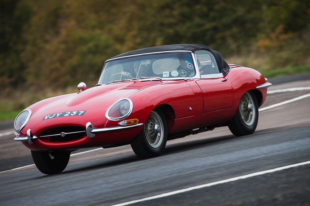 Jaguar_E-type