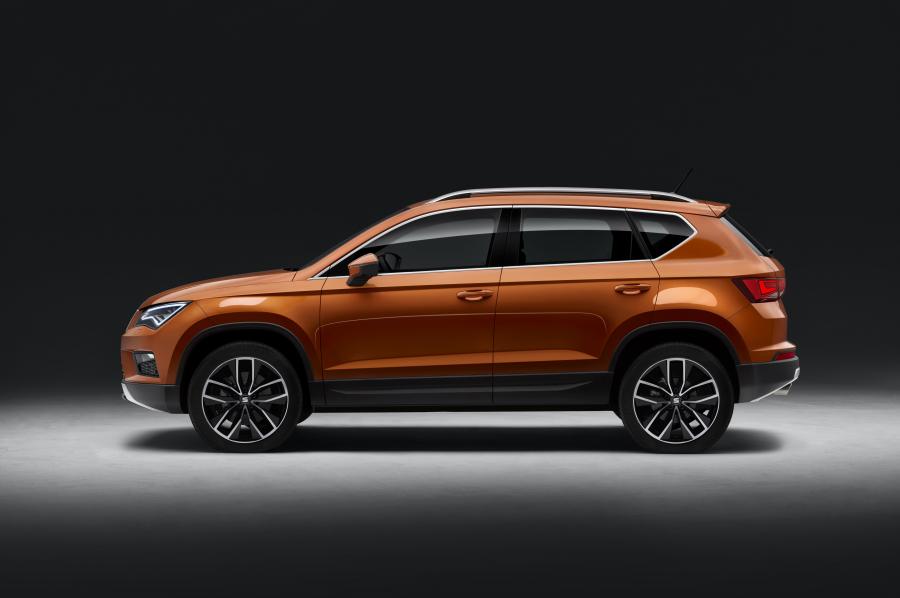 2016-Seat-Ateca-side