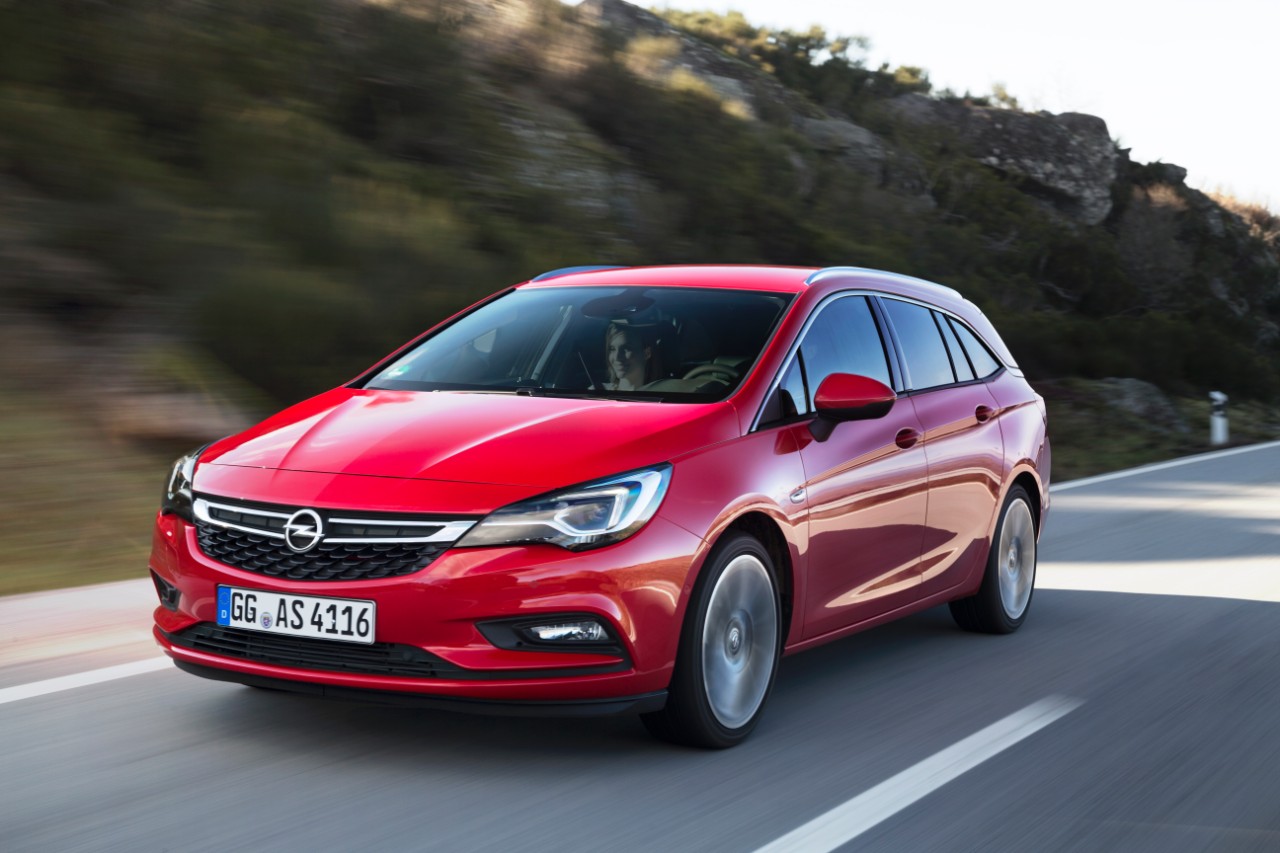 2016 Opel Astra Sports Tourer - better than VW Golf?