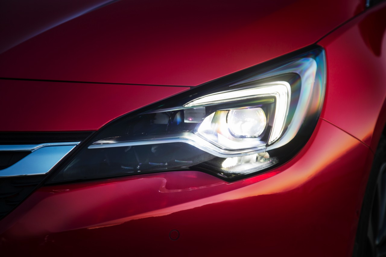 2016 Opel Astra Sports Tourer LED matrix headlights