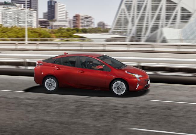 Toyota-Prius-side