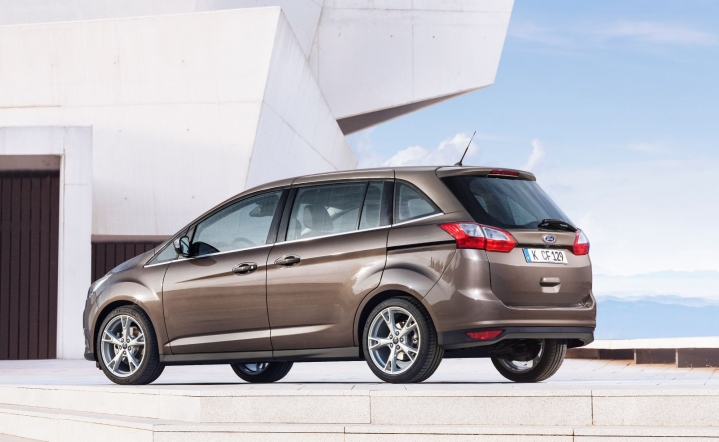2016 Ford Grand C-Max side view