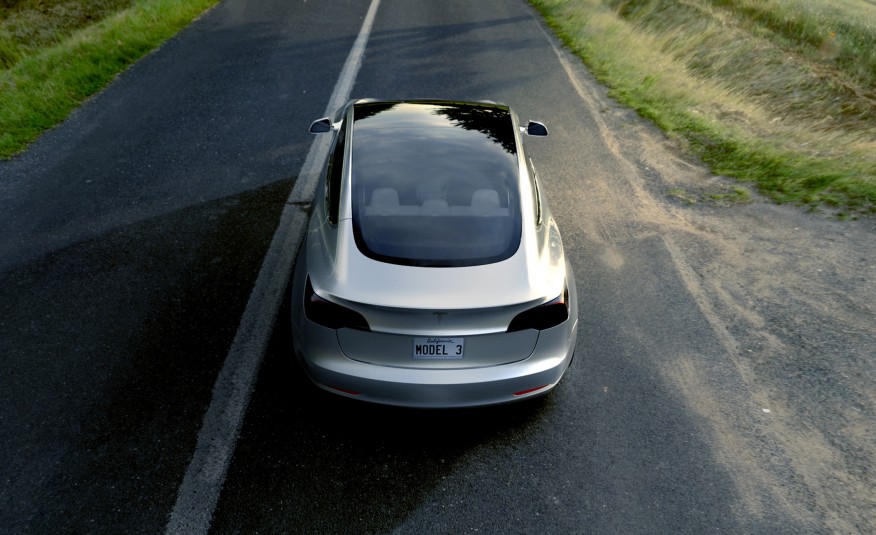 2018-Tesla-Model-3-3