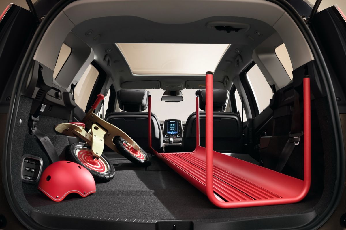 2016 Renault Grand Scenic luggage compartment