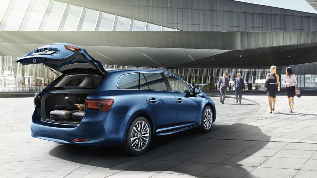 2016 Toyota Avensis Touring Sports luggage compartment