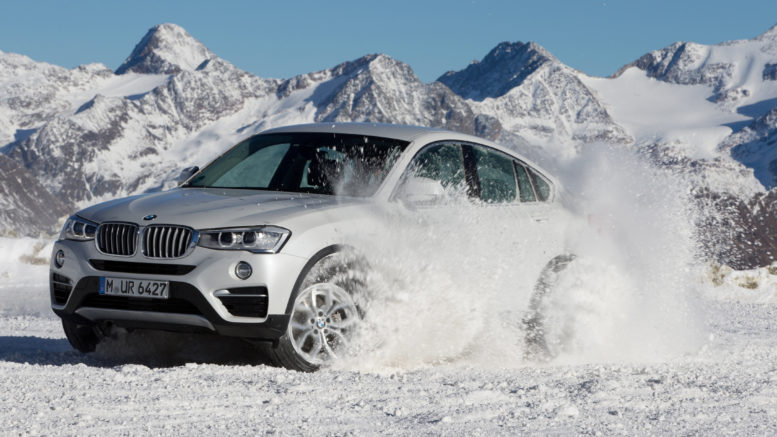 2016 BMW X4 front side view