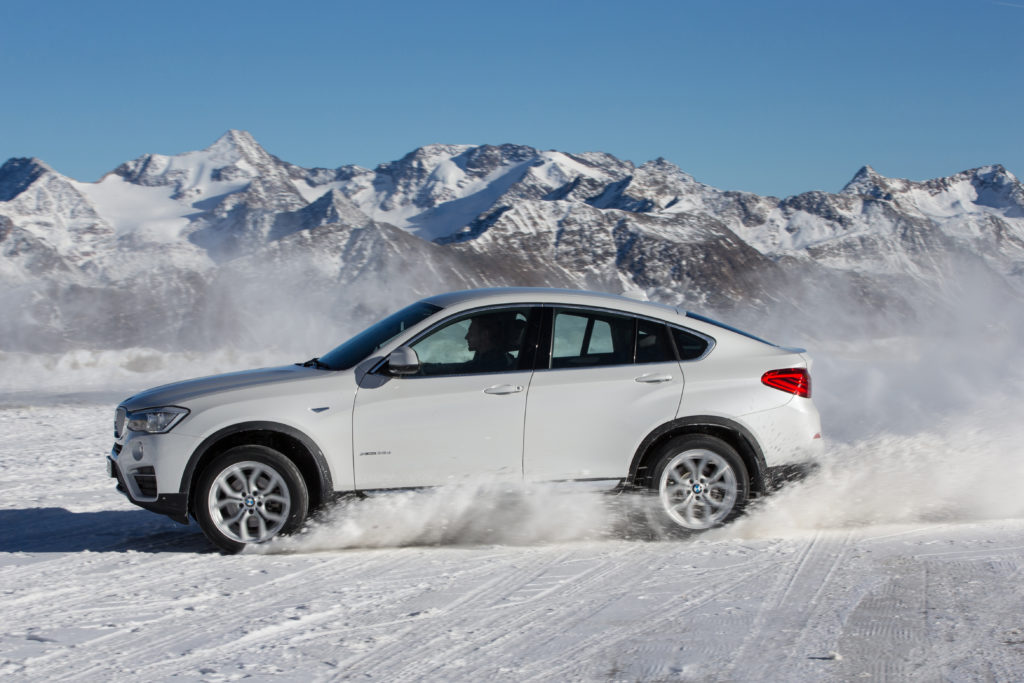 2016 BMW X4 side view