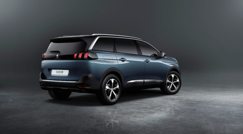 2017-peugeot-5008-rear-side-view