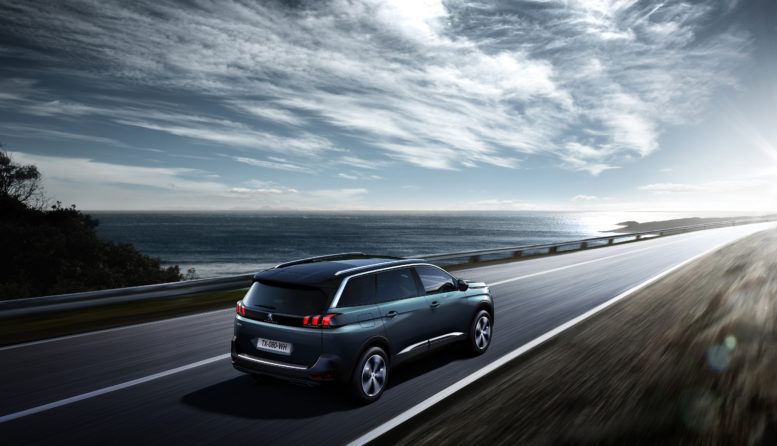 2017-peugeot-5008-rear-view