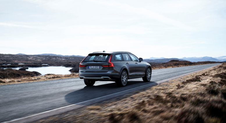 New Volvo V90 Cross Country safety