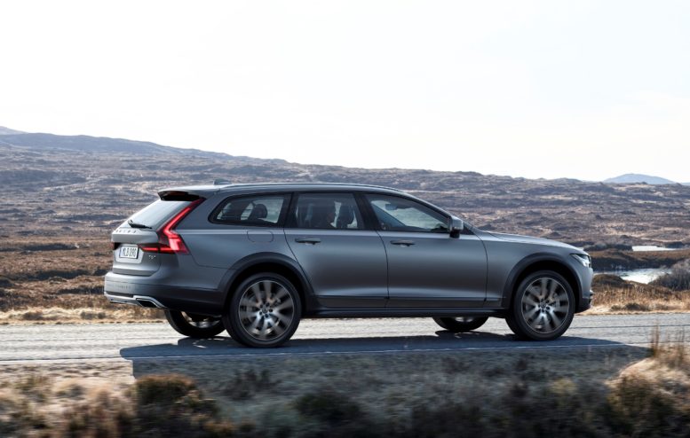 2017 Volvo V90 Cross Country