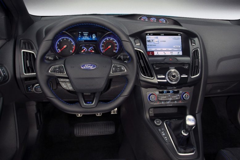 2016-ford-focus-rs-cockpit