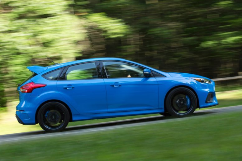 2016-ford-focus-rs-side-view