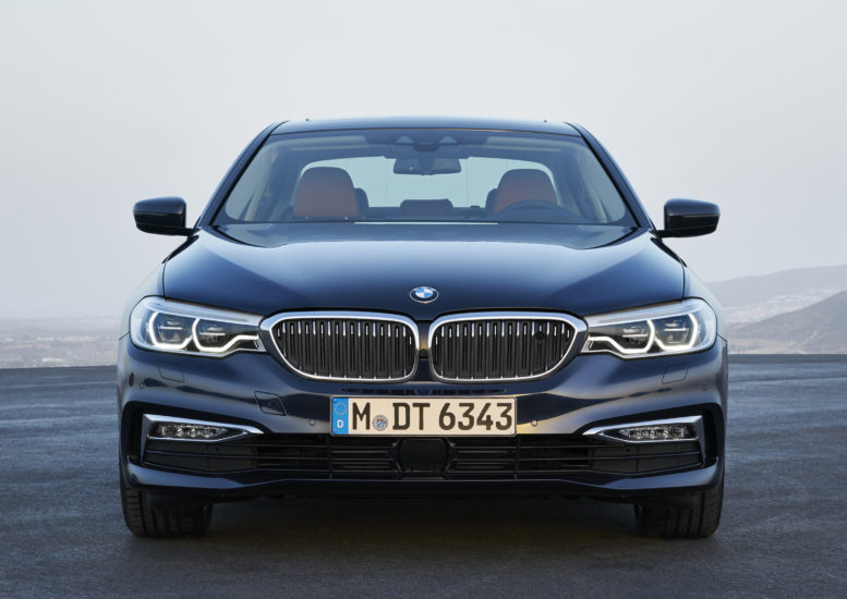 2017-bmw-5-series-front-view-autonomous driving