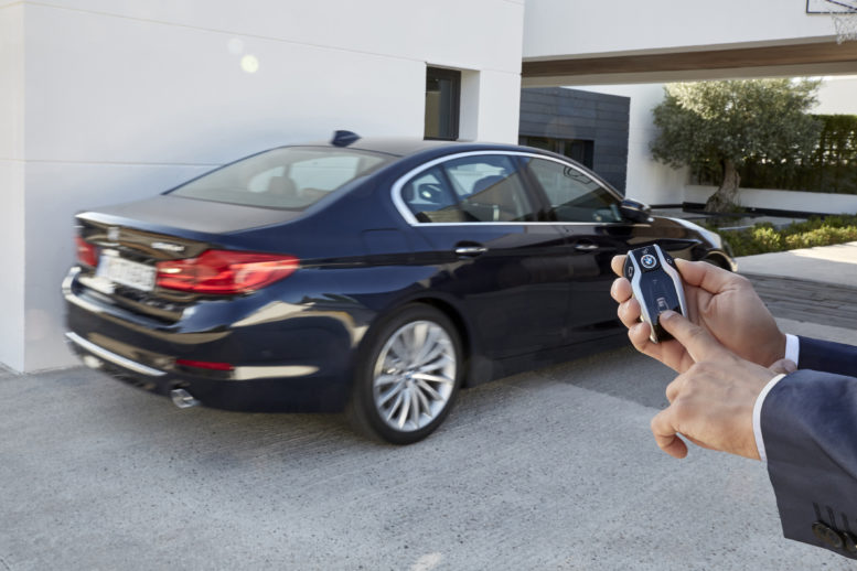 2017-bmw-5-series-interactive-key-display