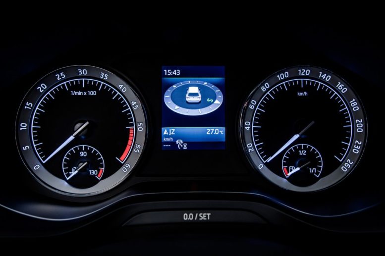 2017-skoda-kodiaq-instrument-panel-gauges