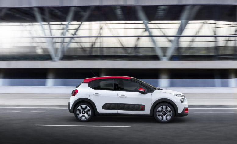 2017 CItroen C3 dynamic driving