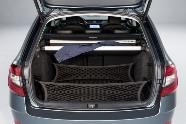 2017 Skoda Octavia Combi luggage compartment