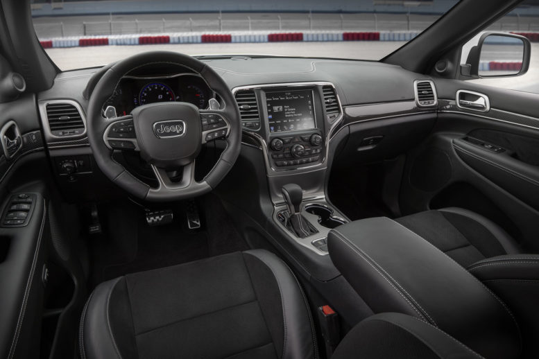 2017 Jeep Grand Cherokee SRT interior dashboard