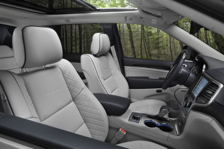 2017 Jeep Grand Cherokee Summit interior