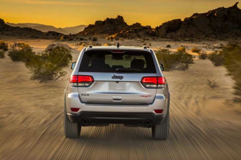 2017 Jeep Grand Cherokee rear view