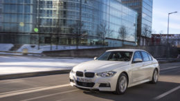 2017 BMW 330e iPerformance review